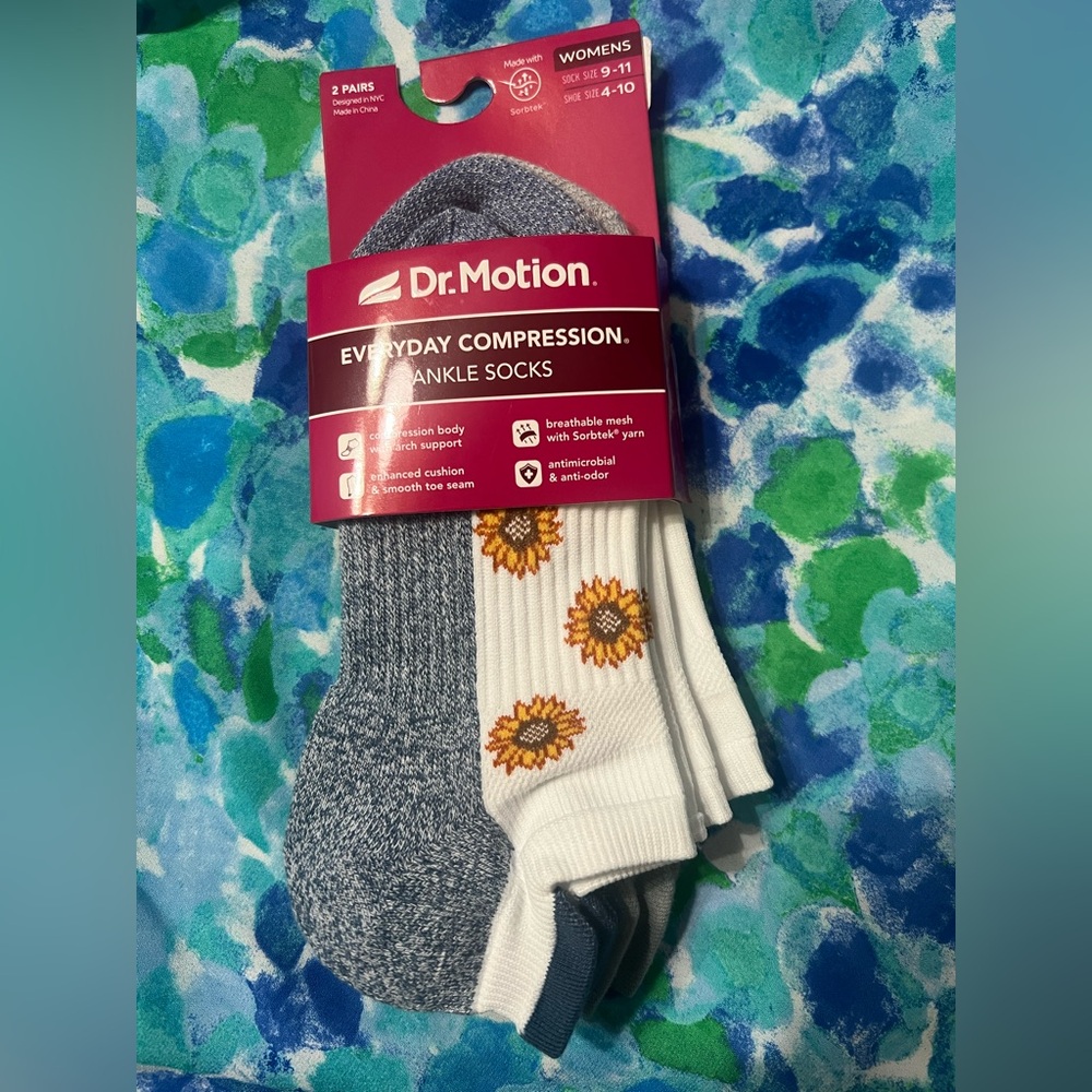 Dr Motion Everyday Compression Ankle Socks - 2 Pack Blue and White, Gray & White